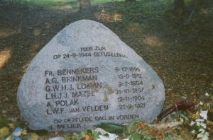 E 83. Oorlogsmonument Gorssel onthulling sept 2004